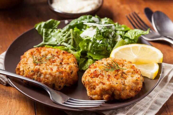 Fish cutlets are a healthy dish for those who are trying to lose 10 kg in a month